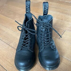 Like new Dr.Martens
